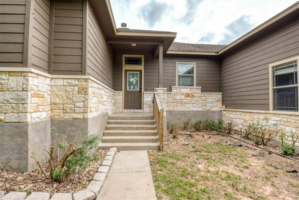 415 Kaanapali LN, Bastrop, TX 78602