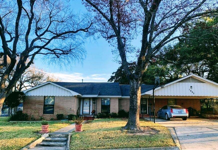 1002 W 2nd ST, Lampasas, TX 76550
