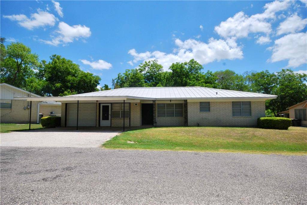 404 N Arnim ST, Moulton, TX 77975