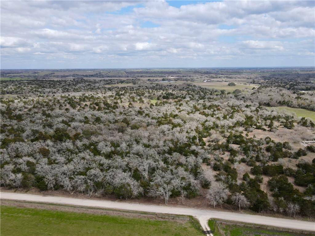 331 CR 284 RD, Moulton, TX 78941