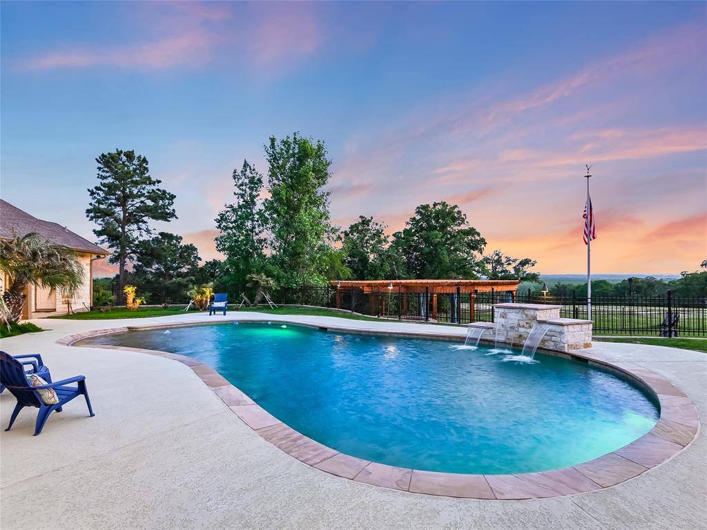 111 Kolekole LN, Bastrop, TX 78602