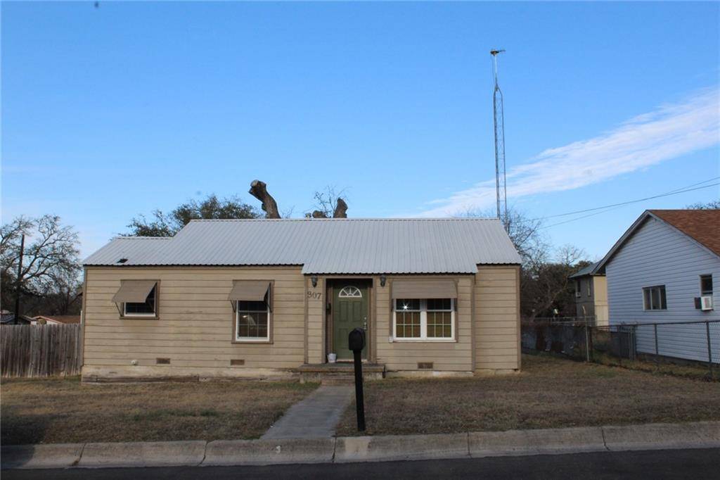 307 N Arnold ST, Lampasas, TX 76550