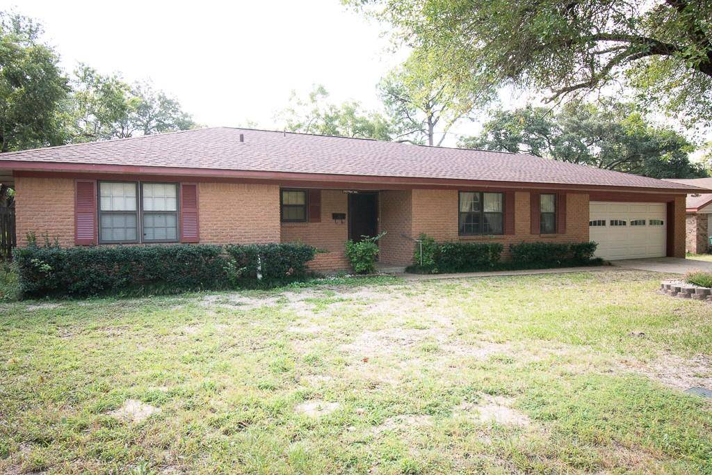 2105 Post Oak RD, Rockdale, TX 76567