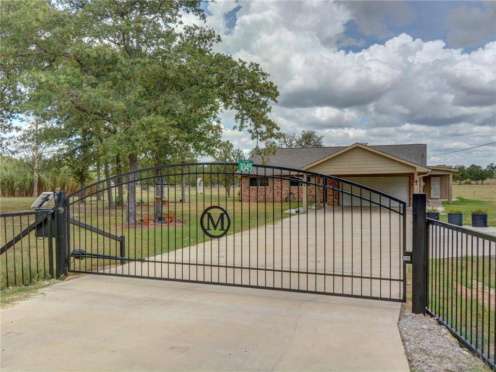 1045 County Road 232, Giddings, TX 78942