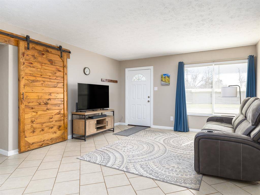 1204 Highland Ave, Rockdale, TX 76567