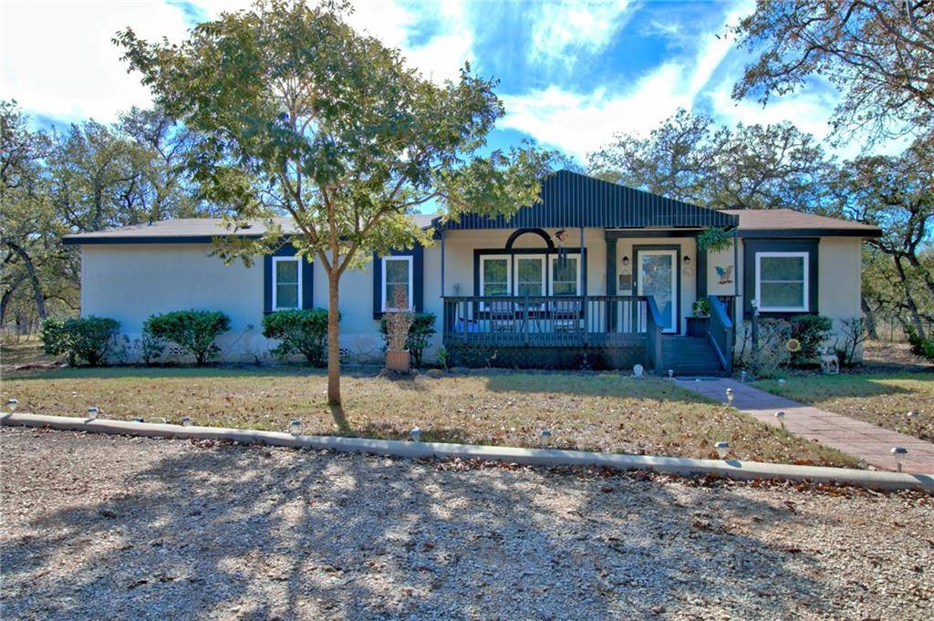 900 Wild Rose LN, Stockdale, TX 78160