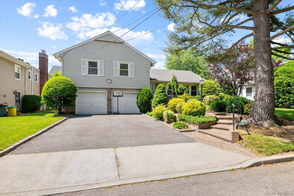 842 Fiske ST, Woodmere, NY 11598