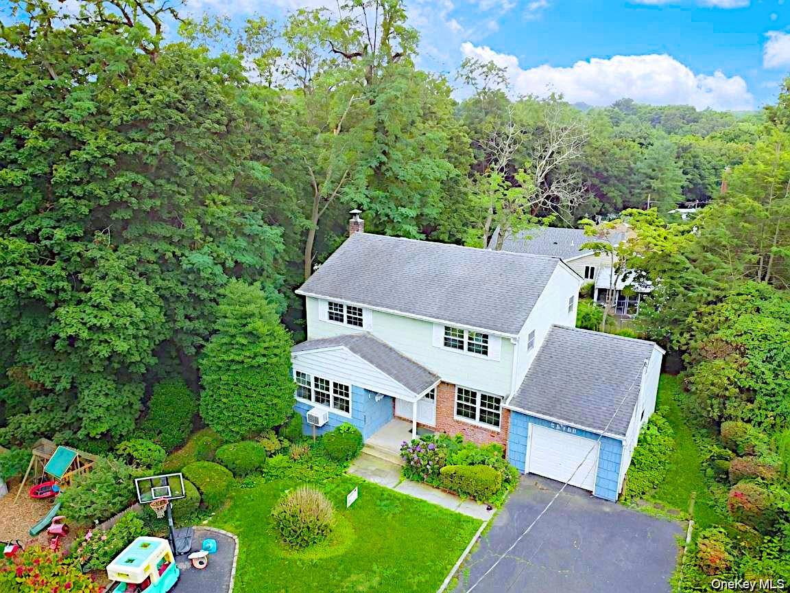 7 Locust ST, Glen Head, NY 11545