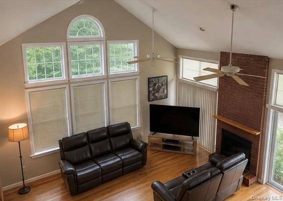 27 Depot RD, Westhampton Beach, NY 11978