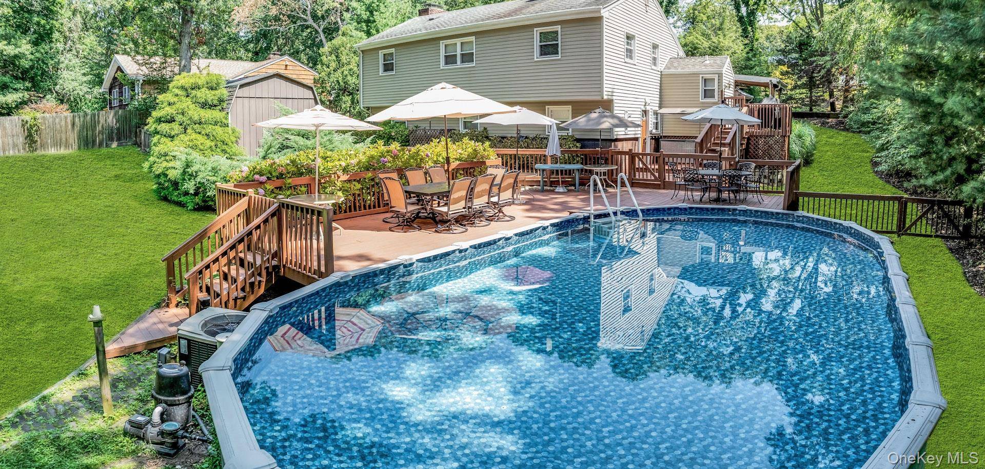 29 Columbine AVE, Hampton Bays, NY 11946