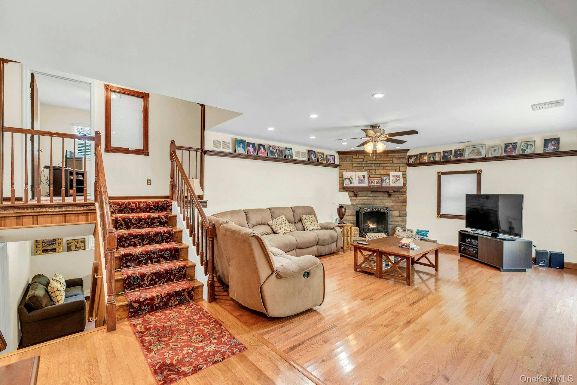 29 Columbine AVE, Hampton Bays, NY 11946