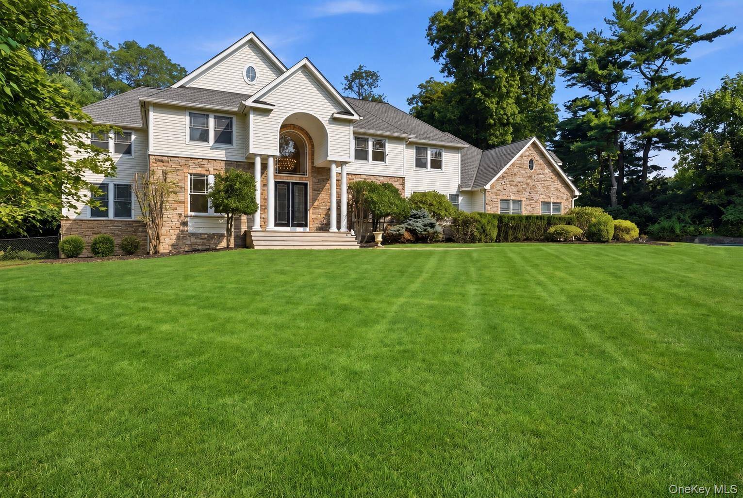 126 Old Field RD, East Setauket, NY 11733