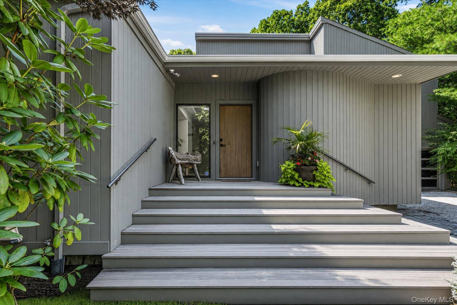 3 Quantuck Bay LN, Westhampton Beach, NY 11978