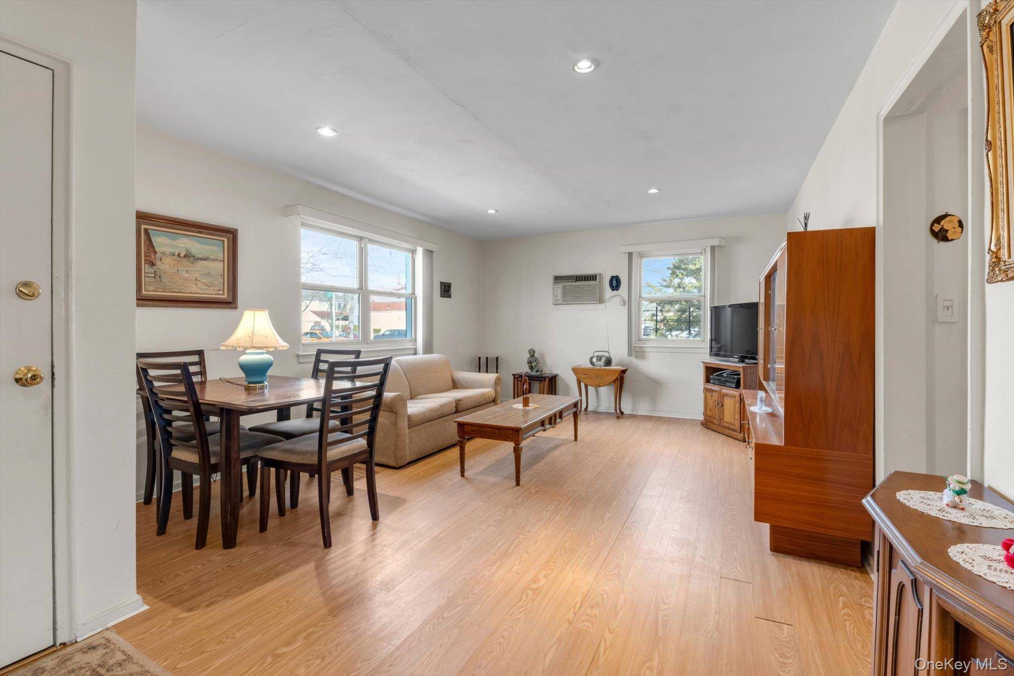 8105 268th ST #228A, New Hyde Park, NY 11040