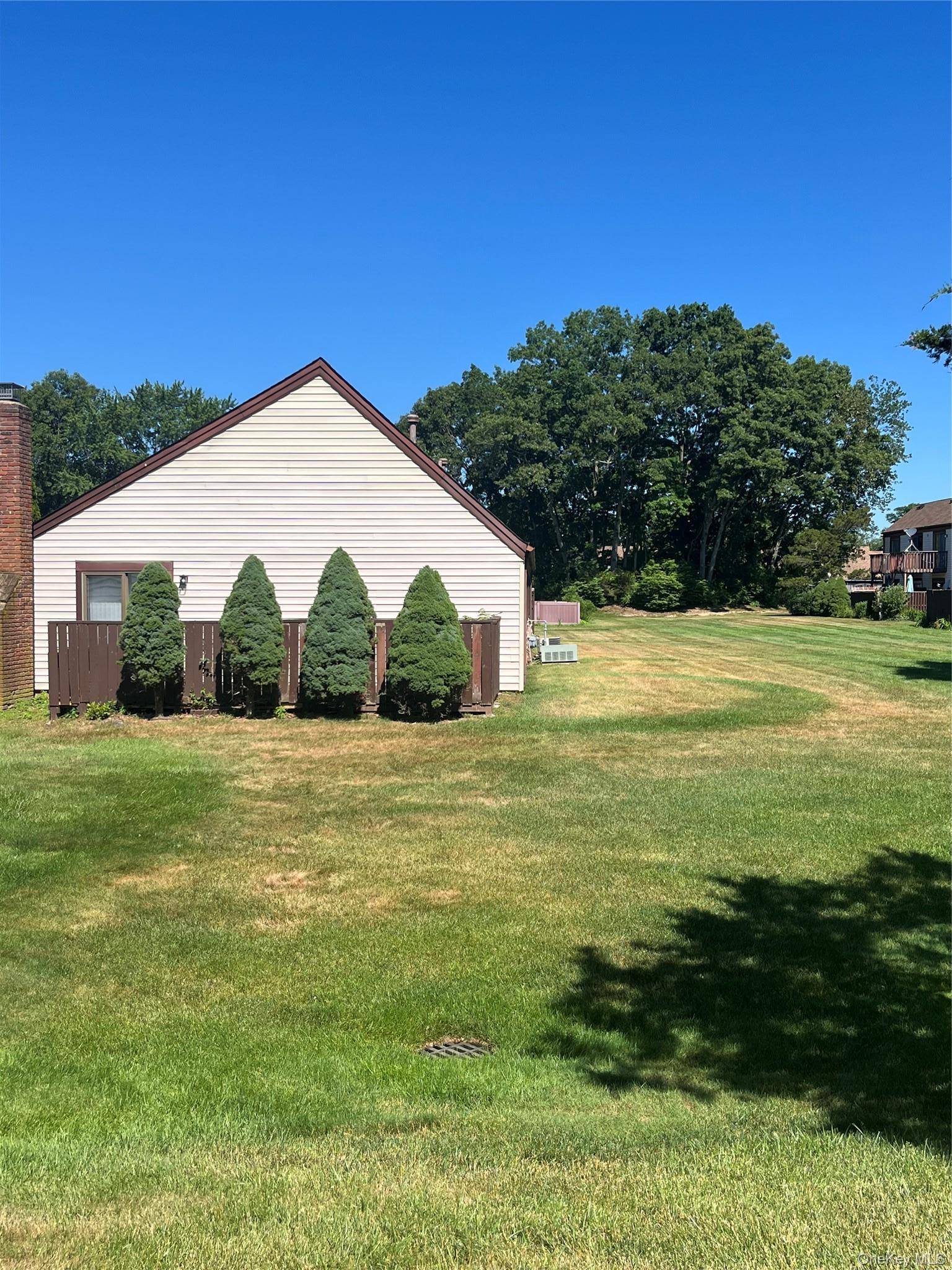 50 Gauguin CT #50, Middle Island, NY 11953