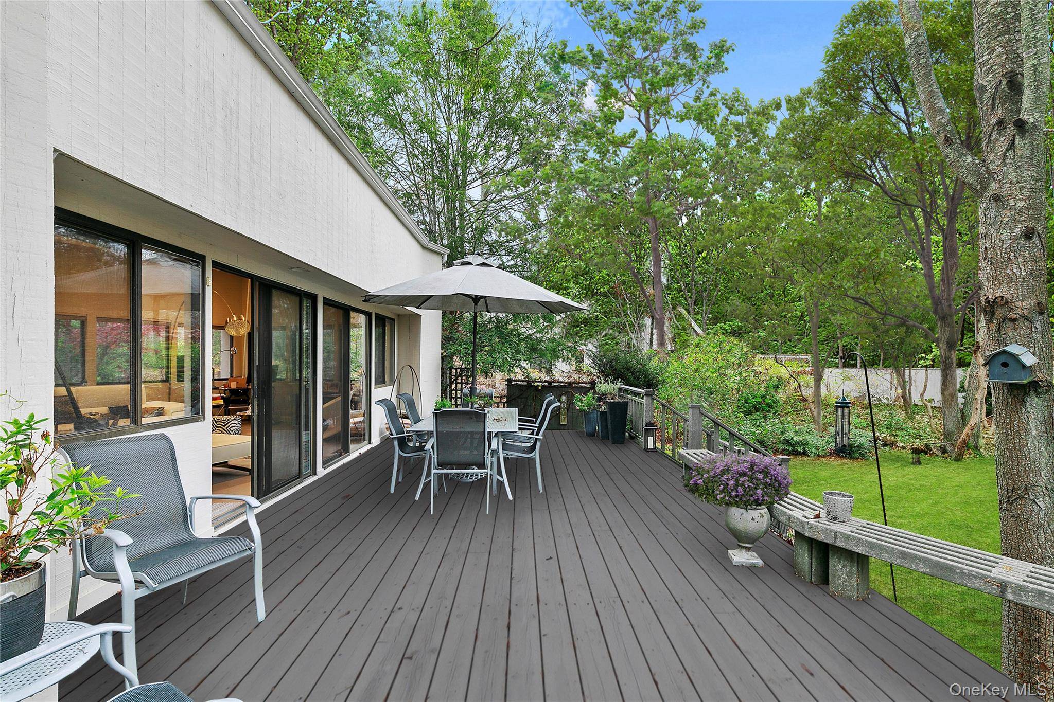 6 Wagon LN, East Hampton, NY 11937