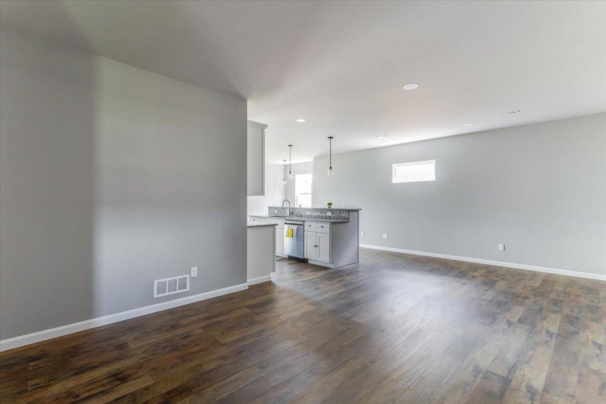 752 N Wakefield Ave, Valley Center, KS 67147