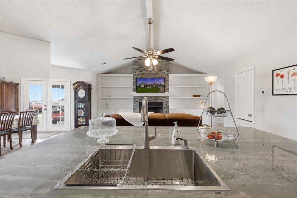 110 Highview Road, Ennis, TX 75119
