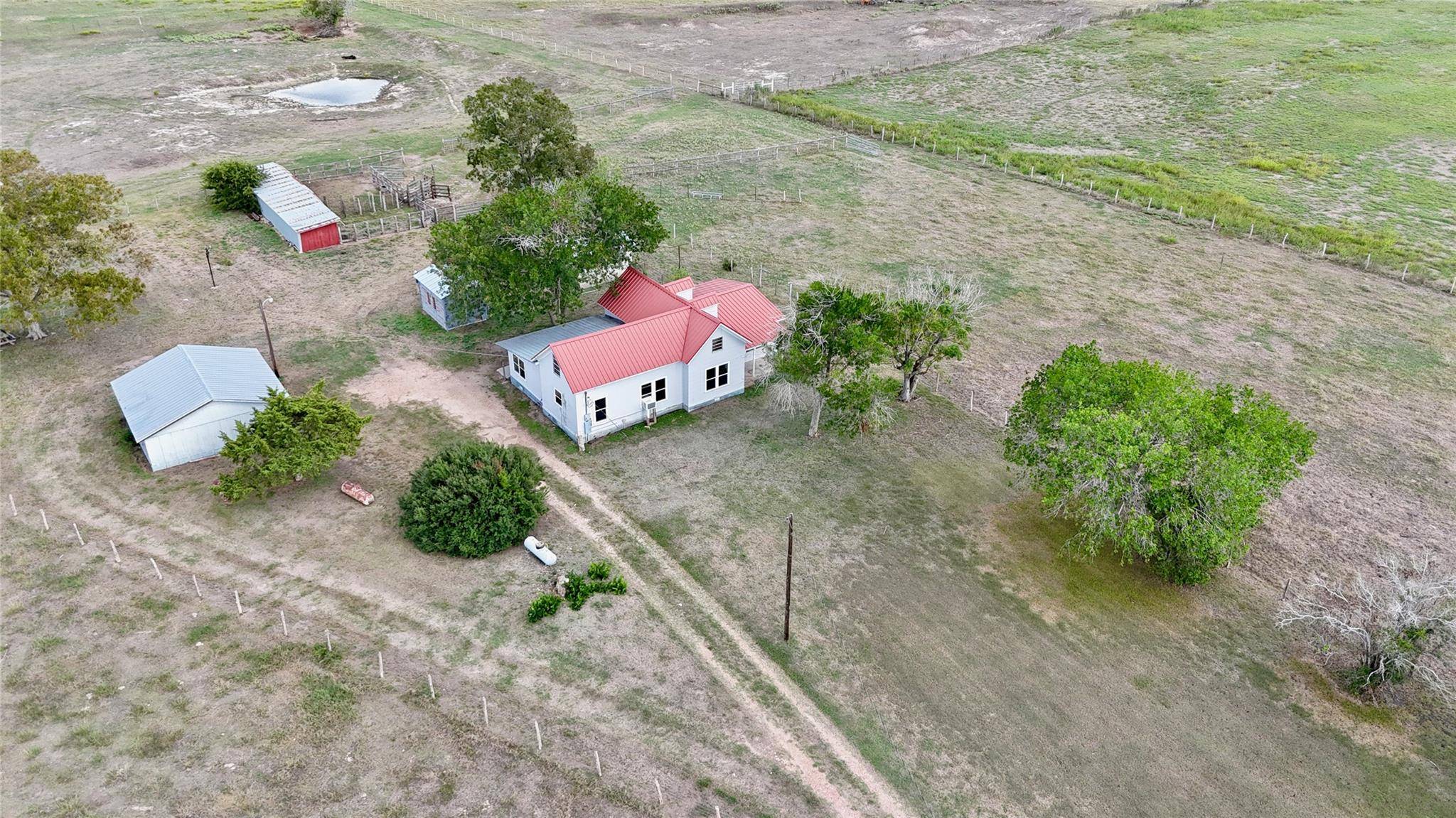2505 State Hwy 95, Moulton, TX 77975