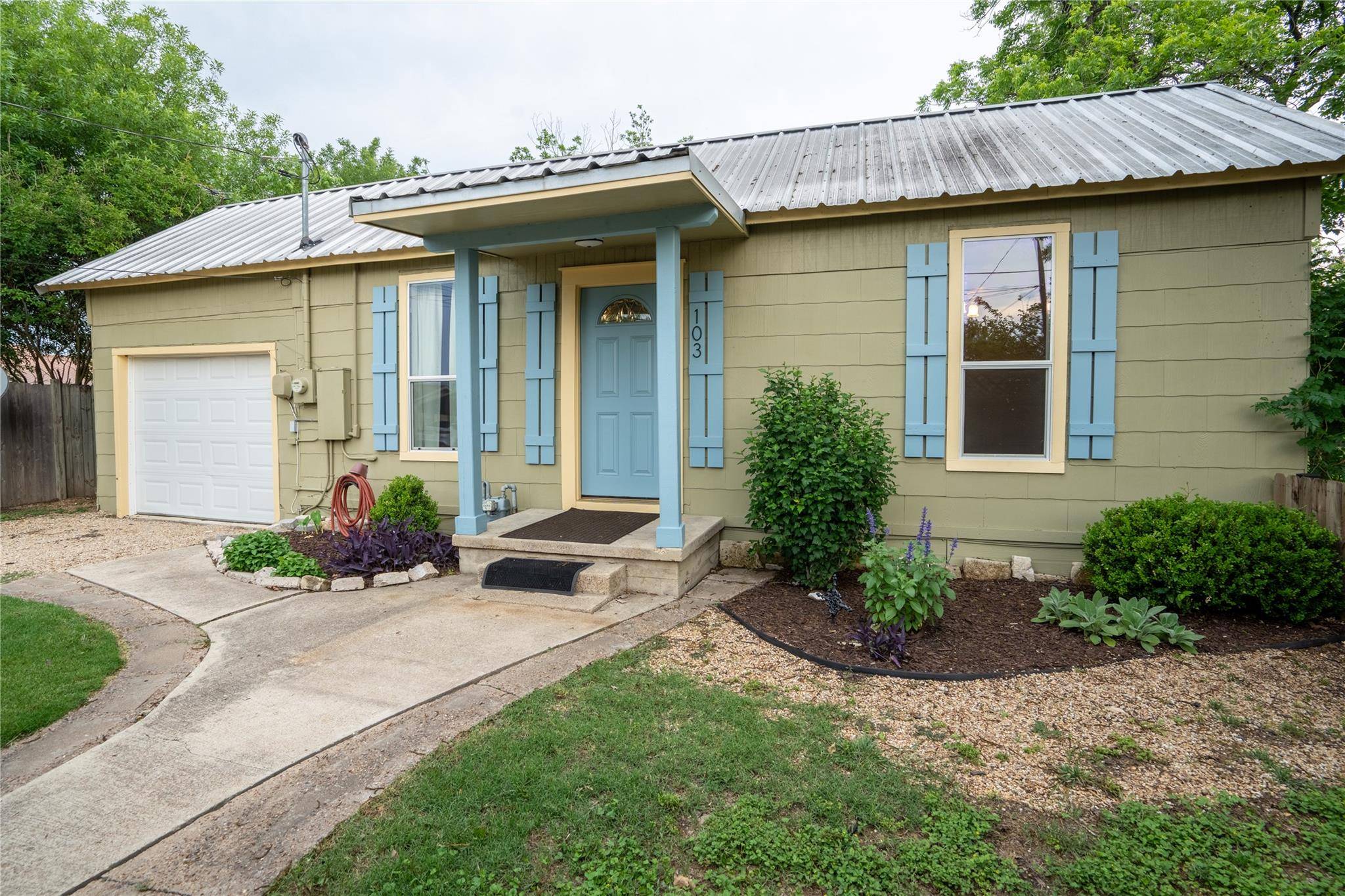 103 S Cornelius ST, Thorndale, TX 76577