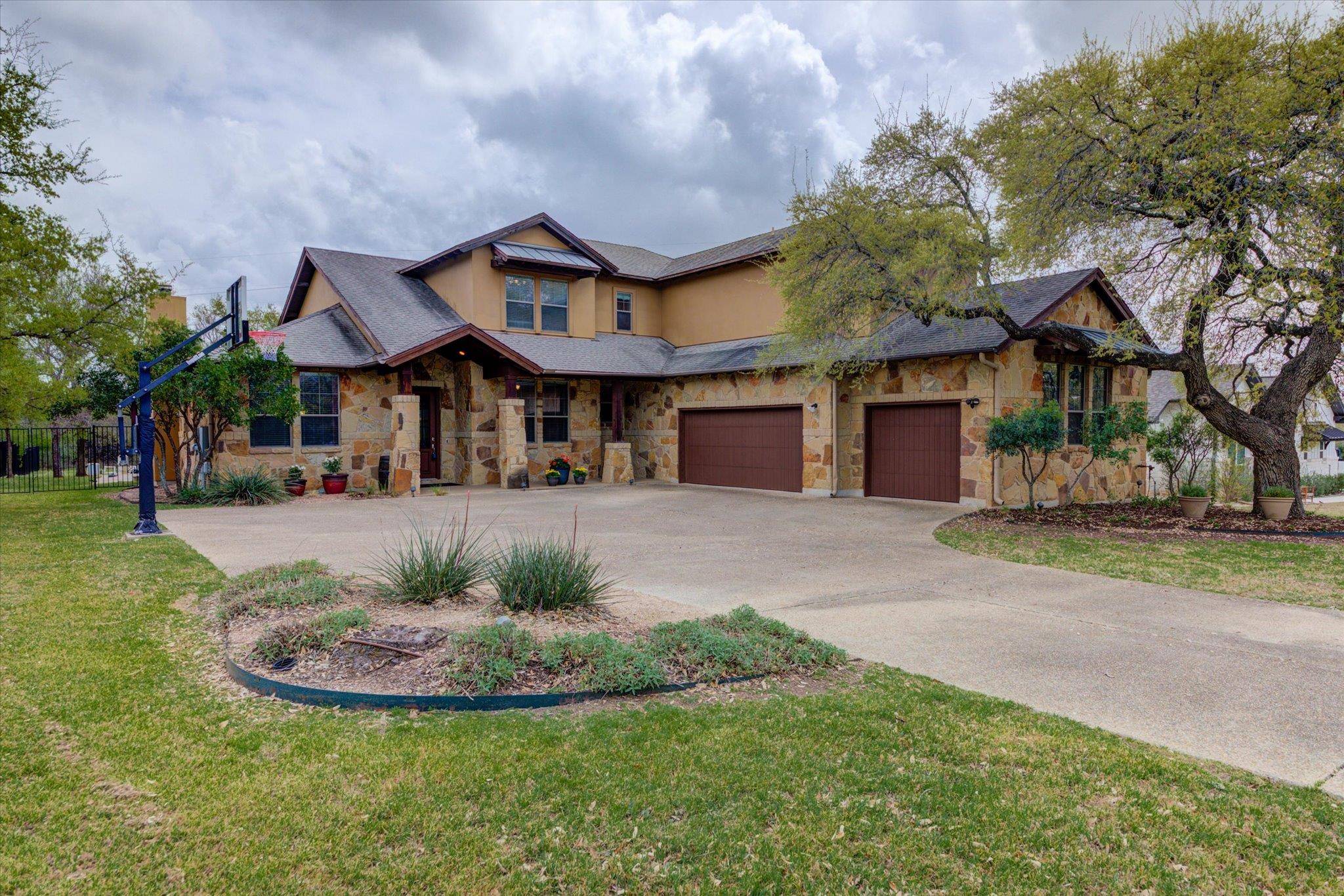 10242 Brangus RD, Driftwood, TX 78619