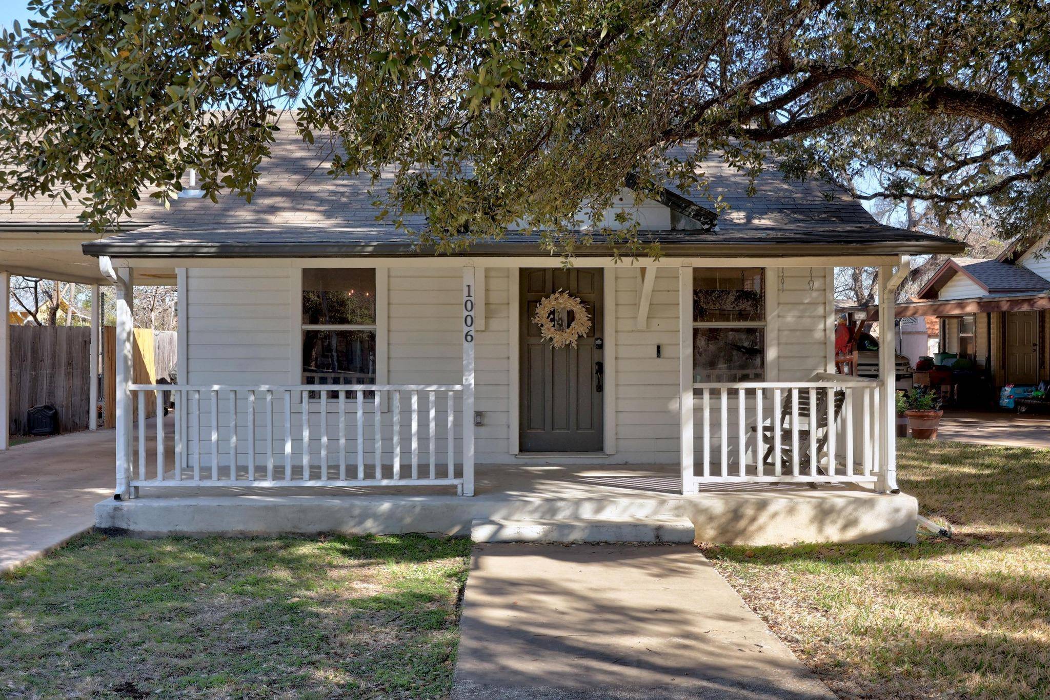 1006 E Liberty Ave, Round Rock, TX 78664