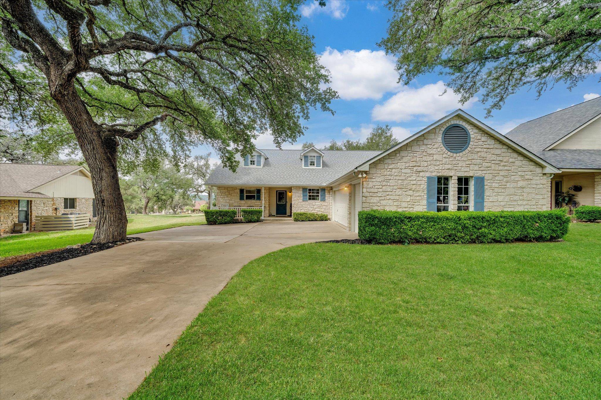 42 BROOKHOLLOW DR, Wimberley, TX 78676