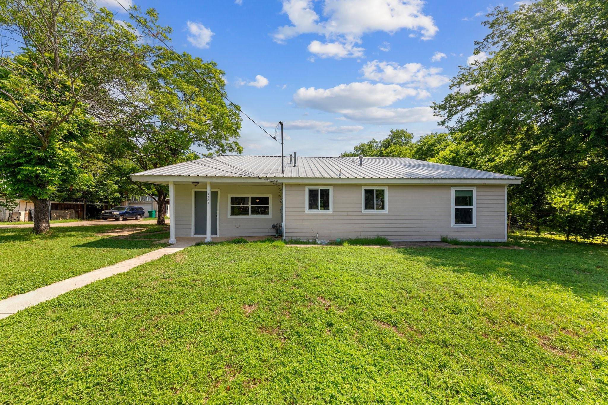 1205 W J Ave, Belton, TX 76513