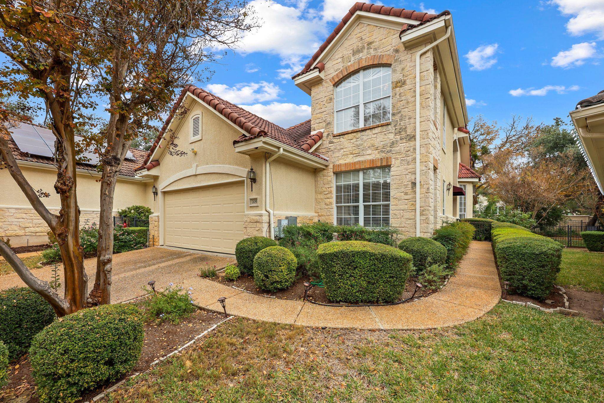 205 The Hills DR #12, The Hills, TX 78738