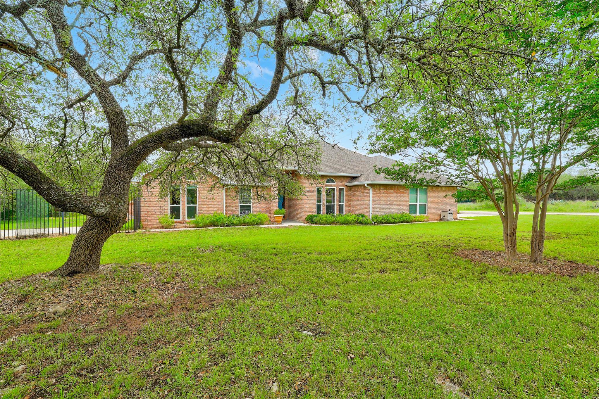 9840 N Live Oak RD, Salado, TX 76571