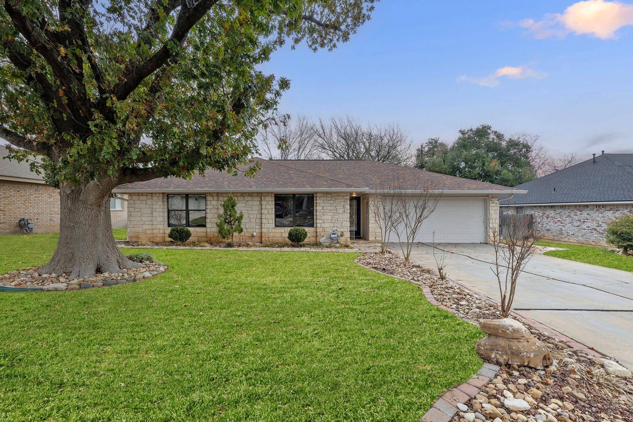 204 Rockmoor DR, Georgetown, TX 78628