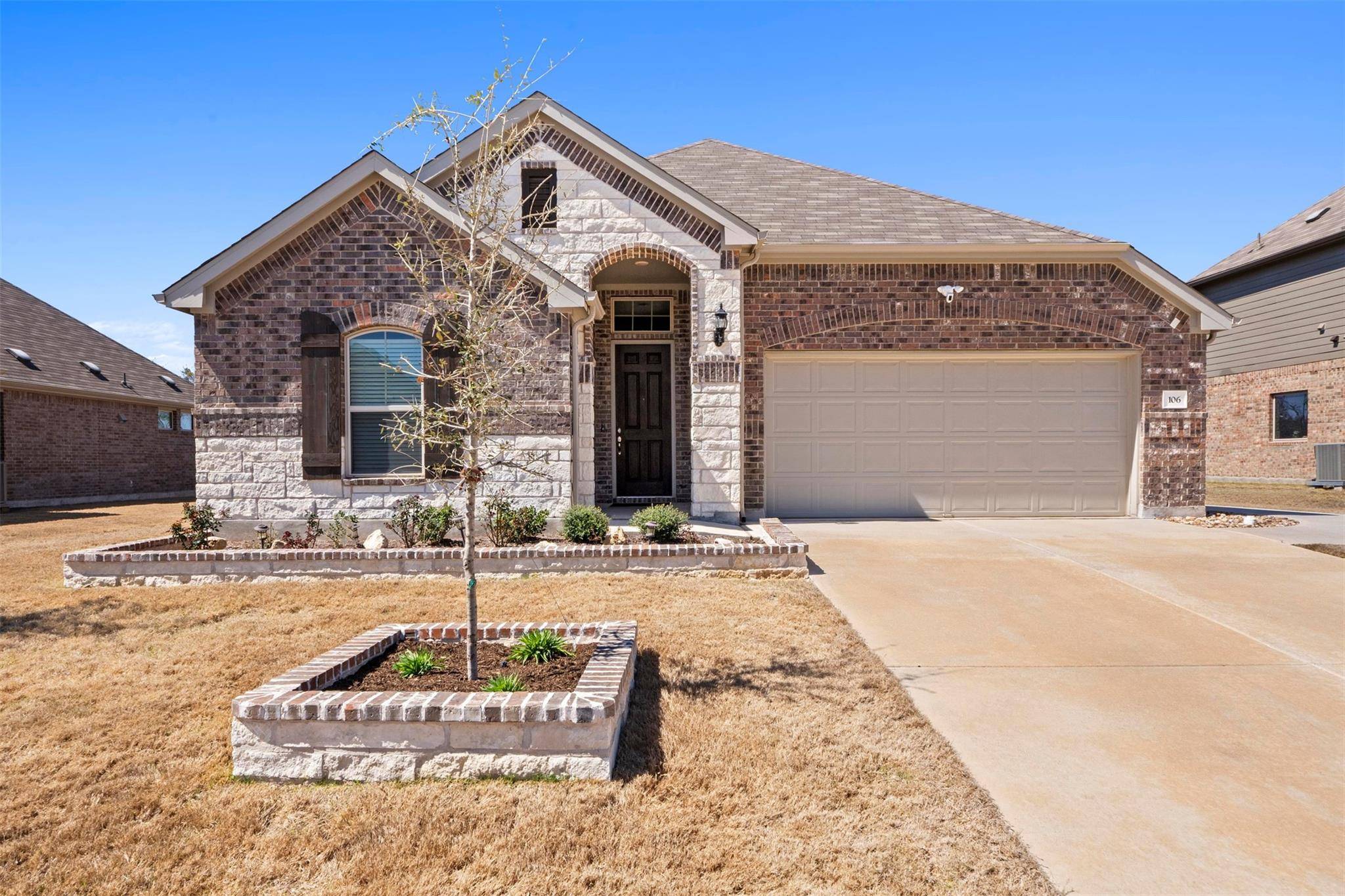 106 E Windgate DR, Hutto, TX 78634