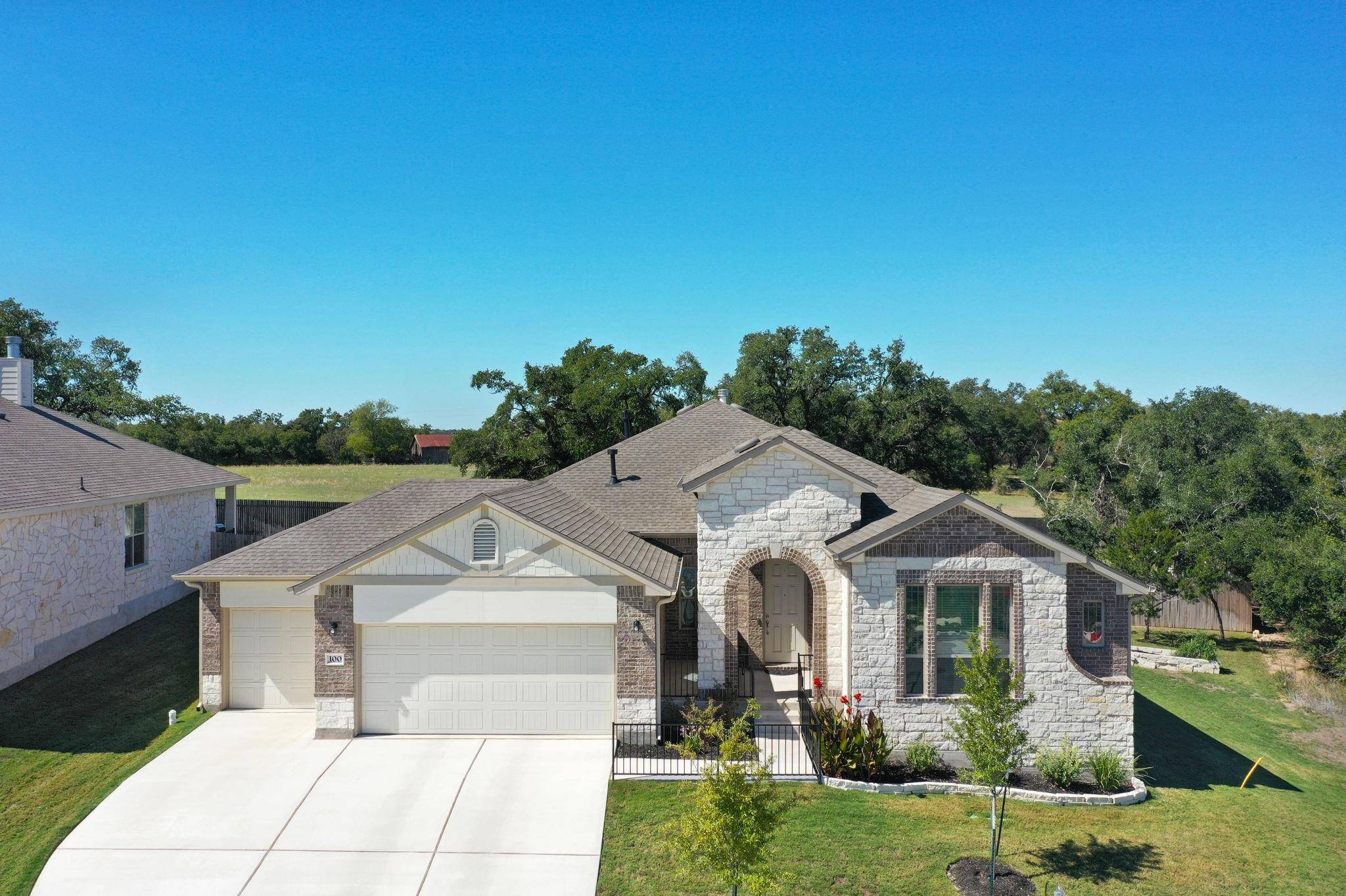 100 Castlefields ST, Hutto, TX 78634