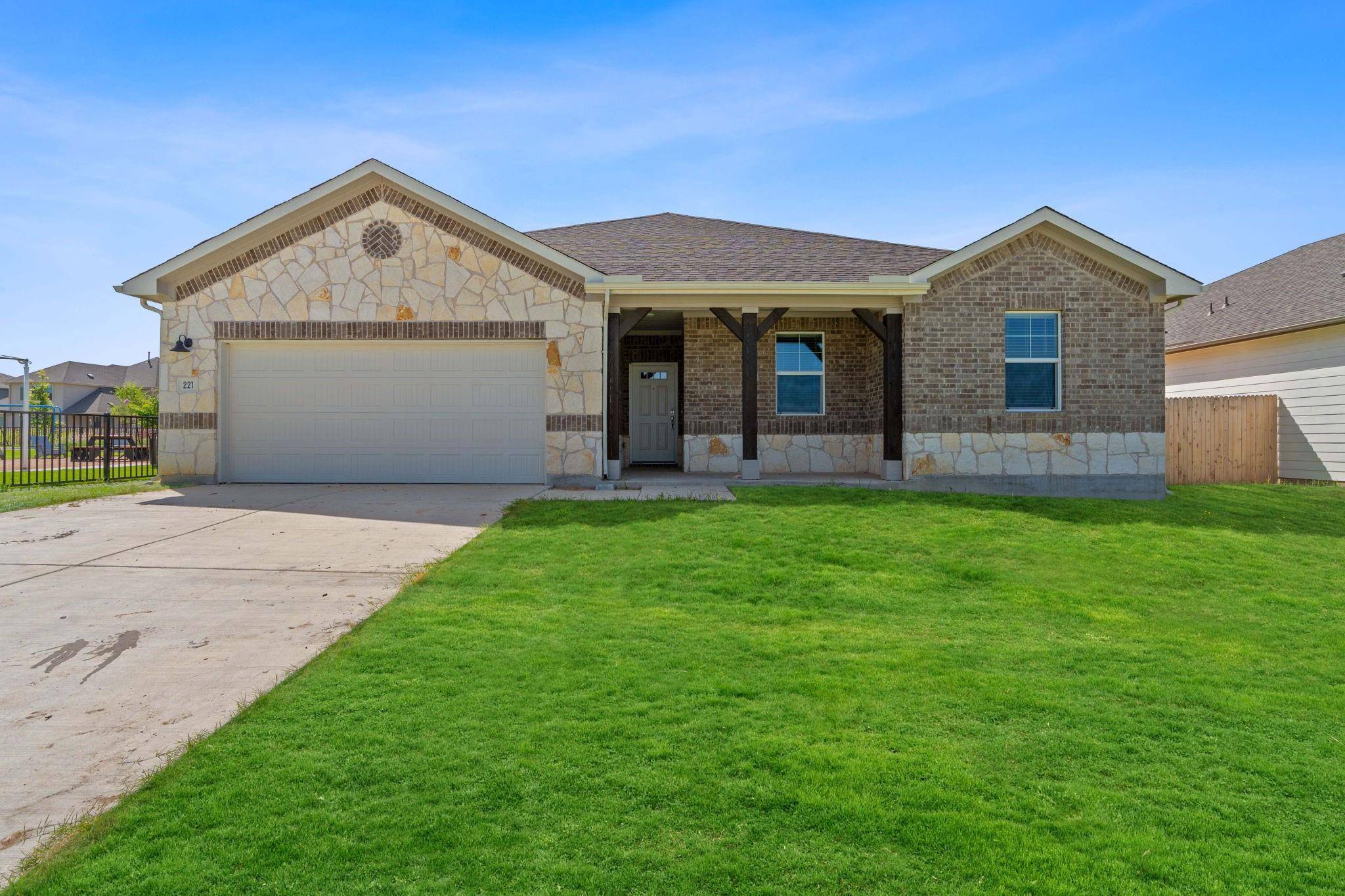 221 Old Town RD, Kyle, TX 78640