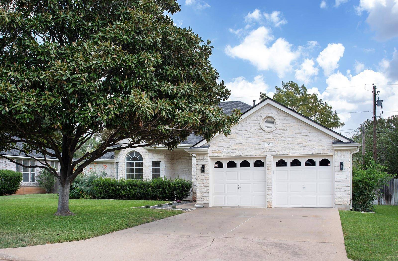 208 Rockmoor DR, Georgetown, TX 78628