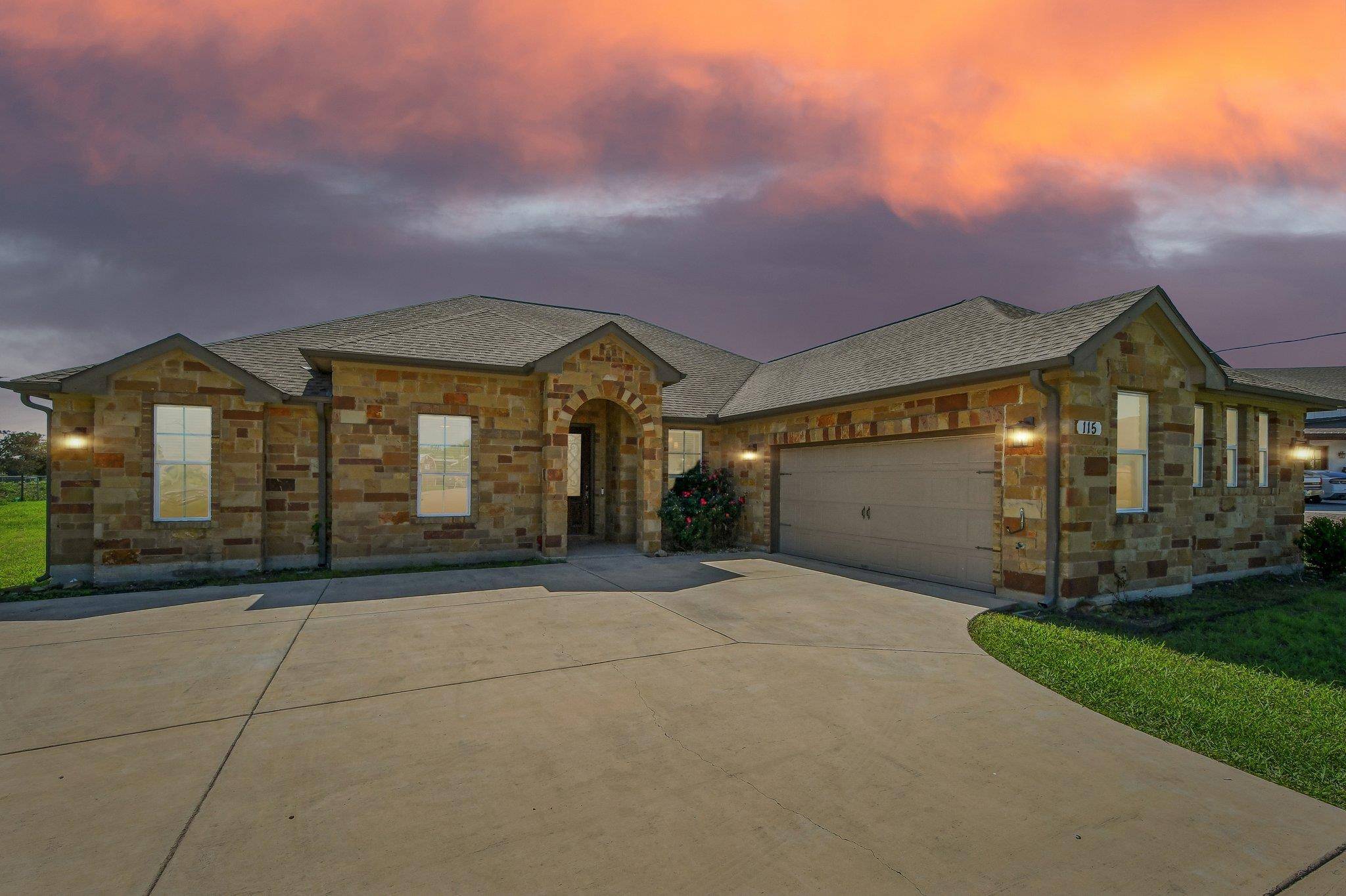 115 Nopal CT, Del Valle, TX 78617