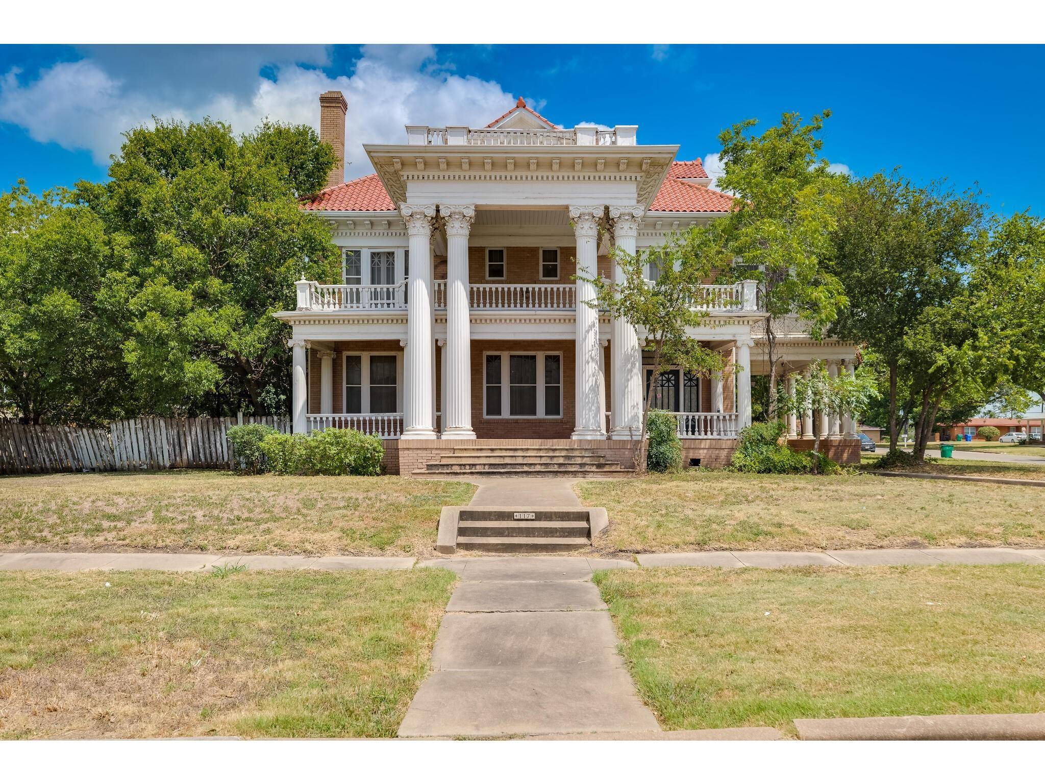 117 E 6th ST, Taylor, TX 76574