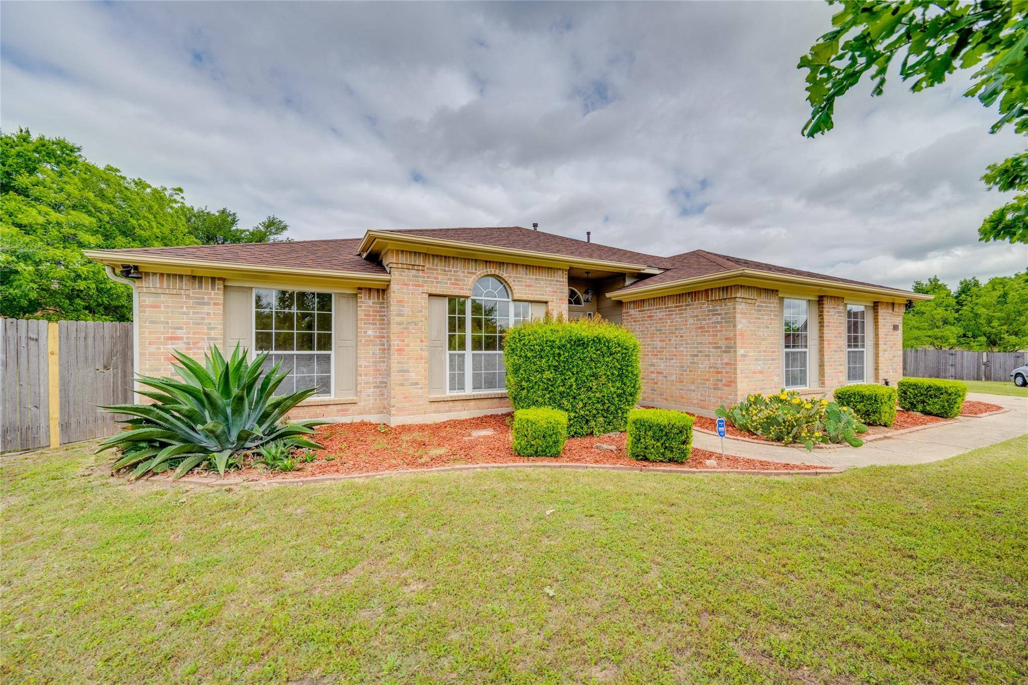 102 Calico Bush LN, Round Rock, TX 78664