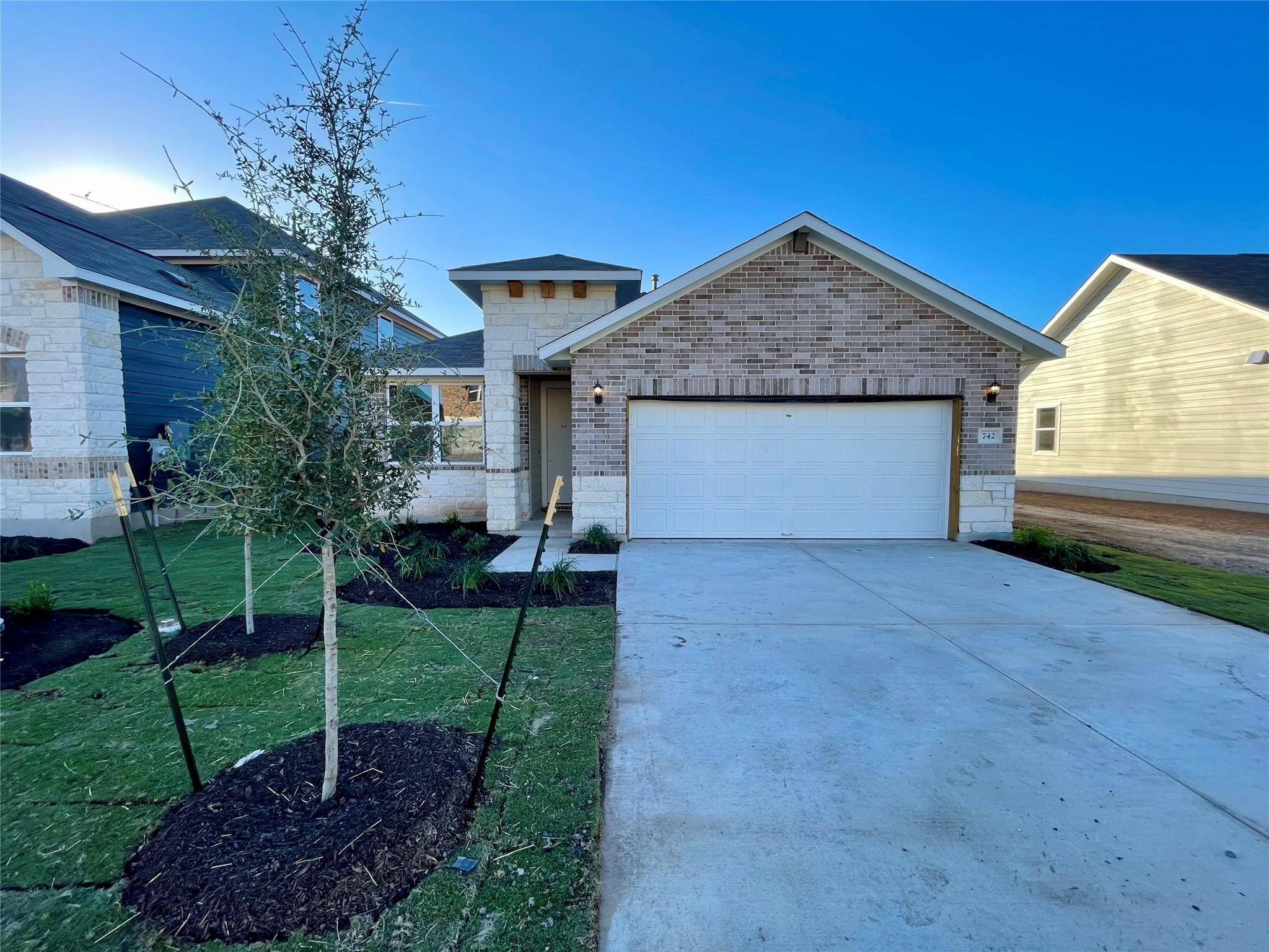 742 Palo Brea LOOP, Hutto, TX 78634