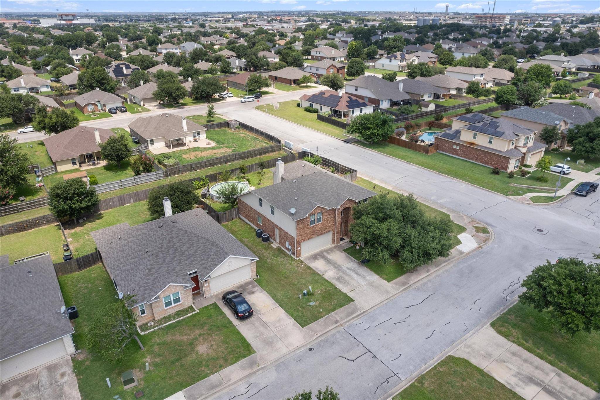 121 Kerley DR, Hutto, TX 78634