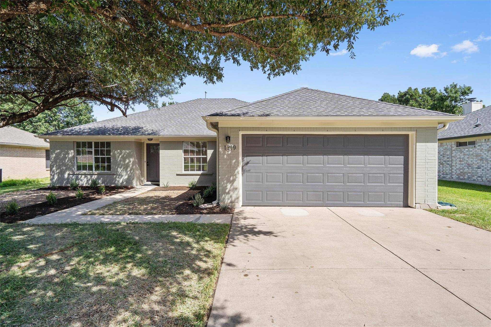 1319 Ashley DR, Round Rock, TX 78665