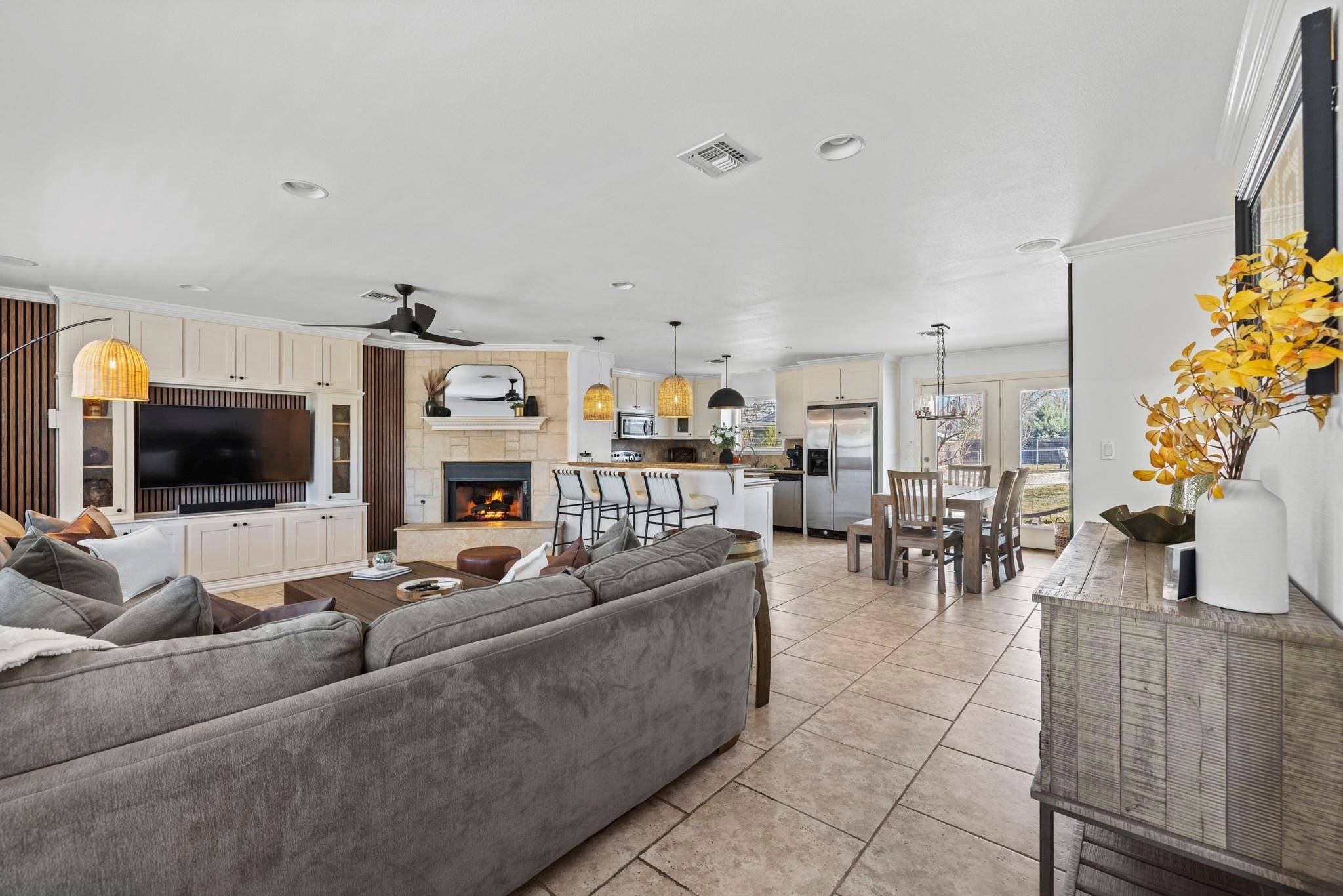 406 E Centre ST, Fredericksburg, TX 78624