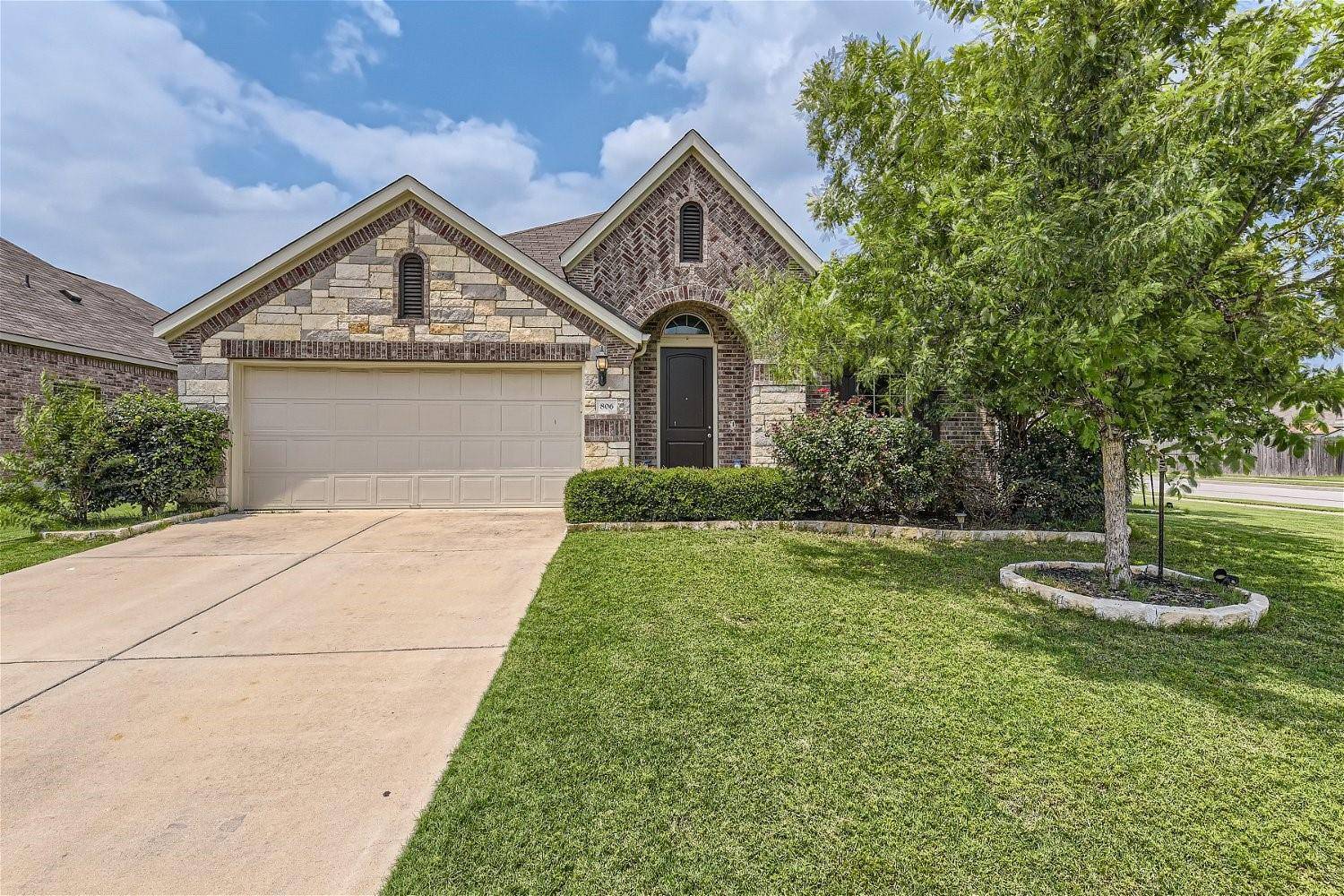 806 Farm House DR, Hutto, TX 78634