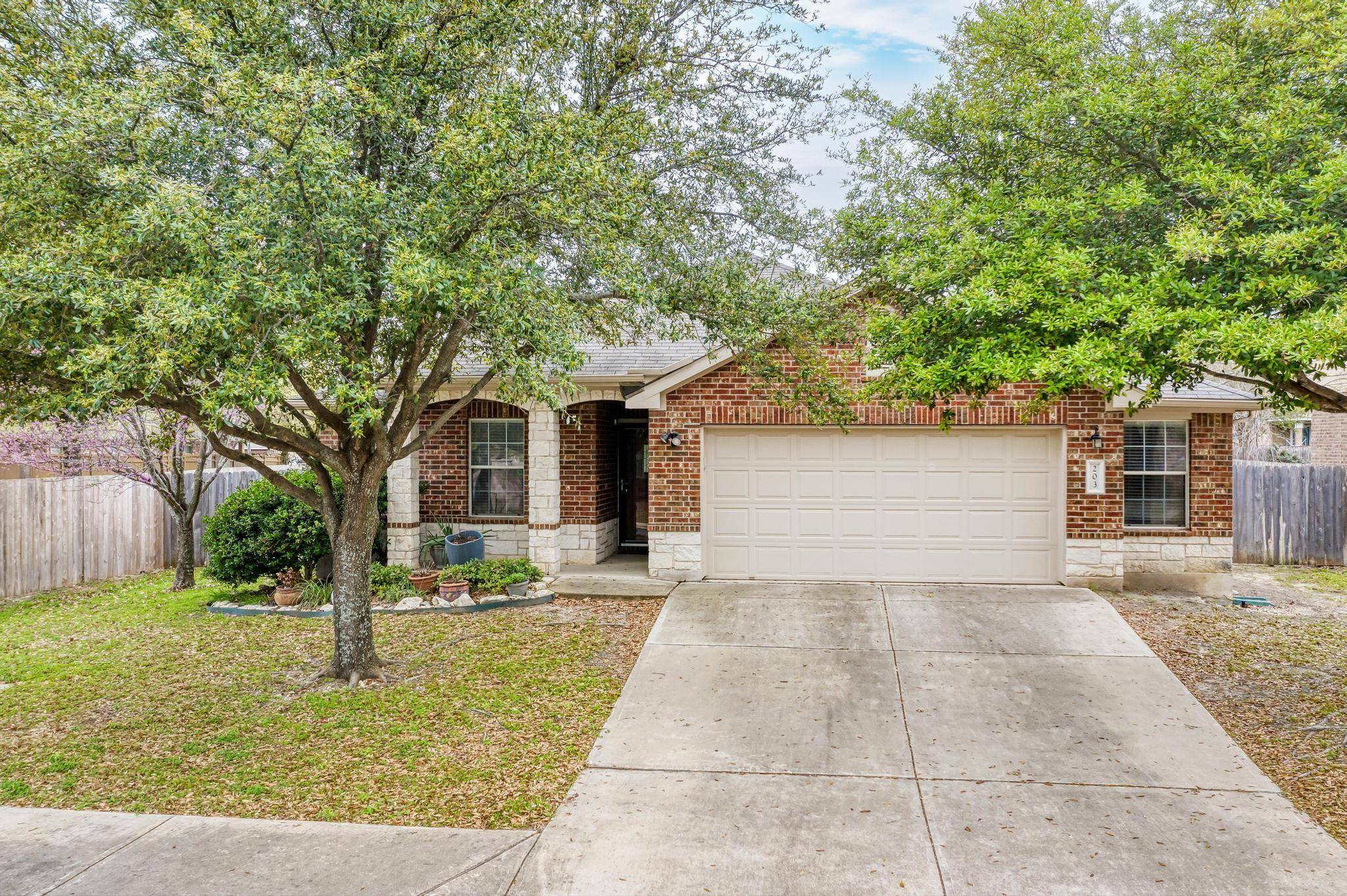 203 Vallecito DR, Georgetown, TX 78626