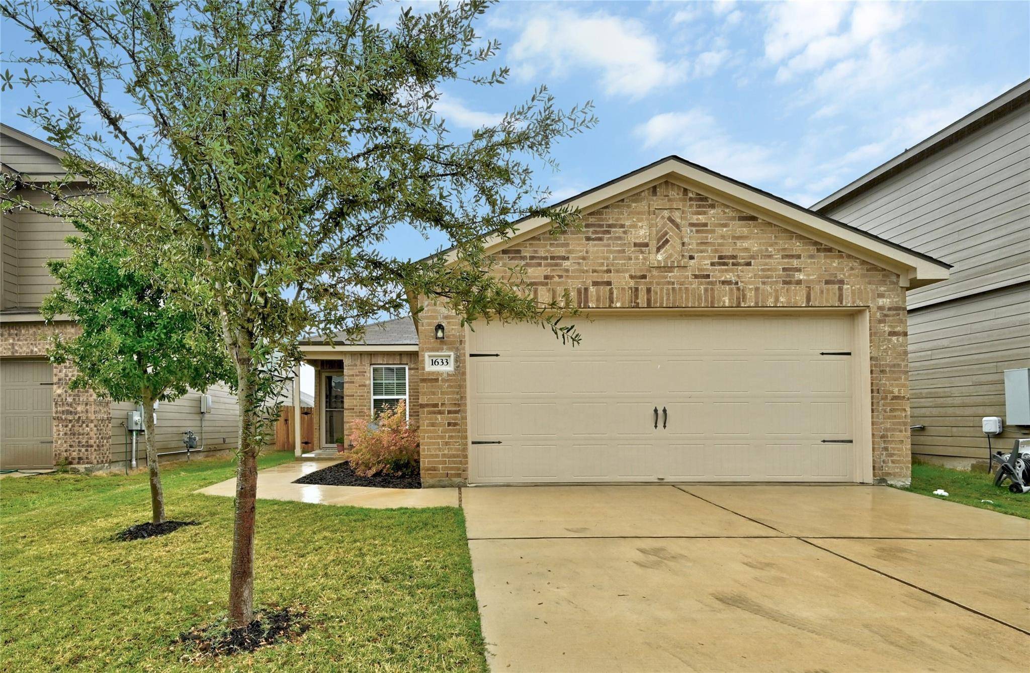 1633 Amy DR, Kyle, TX 78640