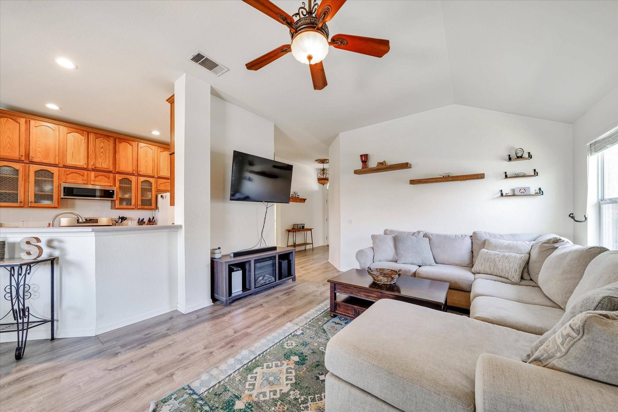 164 Sapphire Lake DR, Kyle, TX 78640
