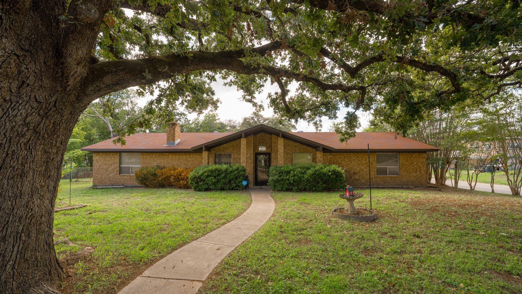 305 Yoakum ST, Rockdale, TX 76567