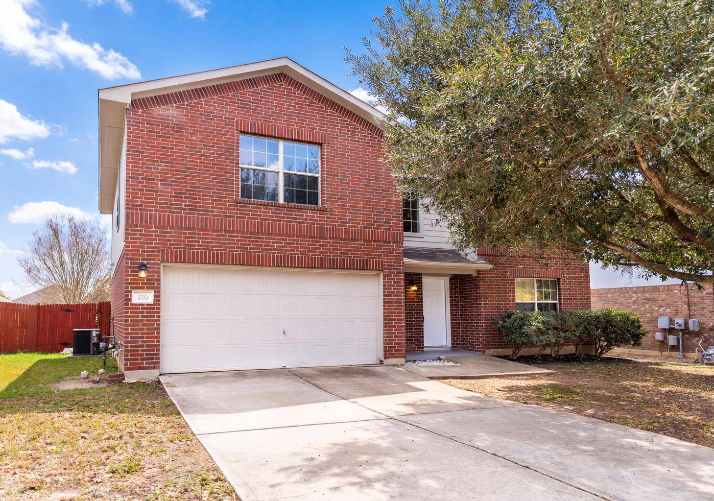 210 Kings Ridge DR, Buda, TX 78610