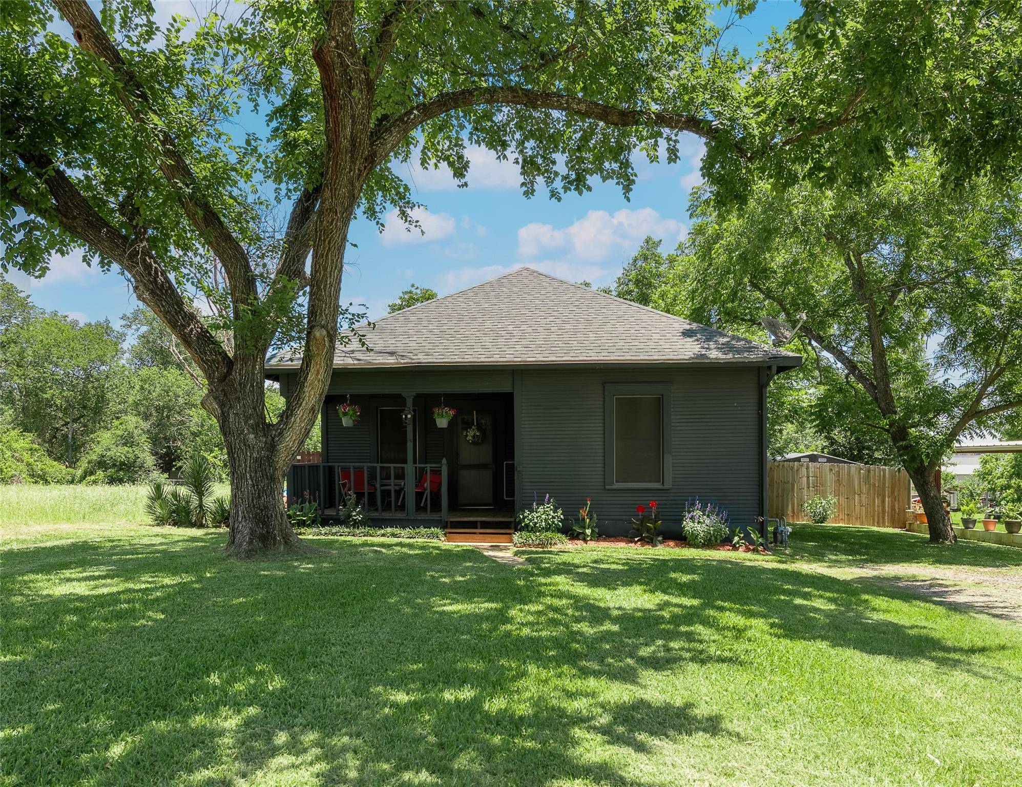 506 N Hill ST, Caldwell, TX 77836