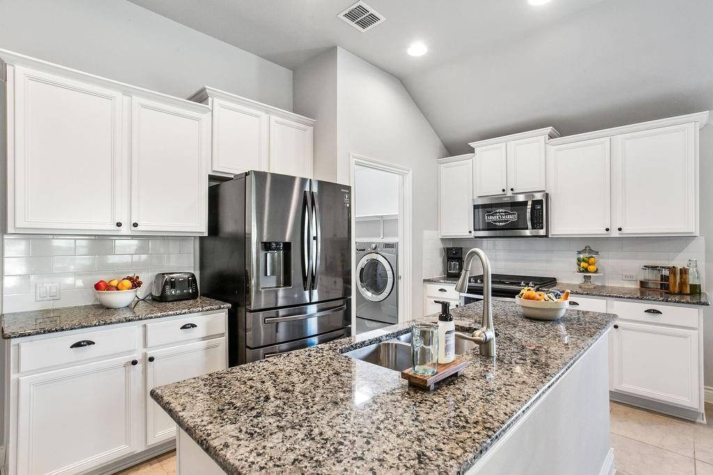143 Compass LN, Kyle, TX 78640